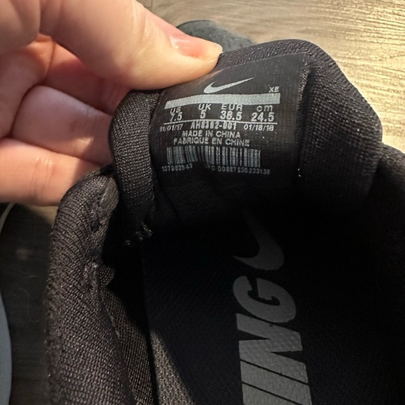 Nike running shoes - Picture 1 of 3